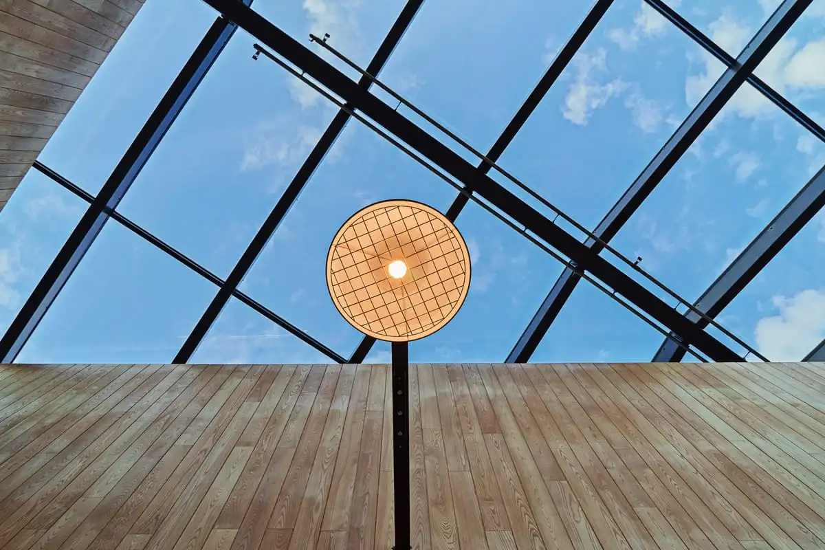 Iluminação Natural em Galpões Industriais: Guia Completo para Economizar Energia 1 Iluminação natural em galpões